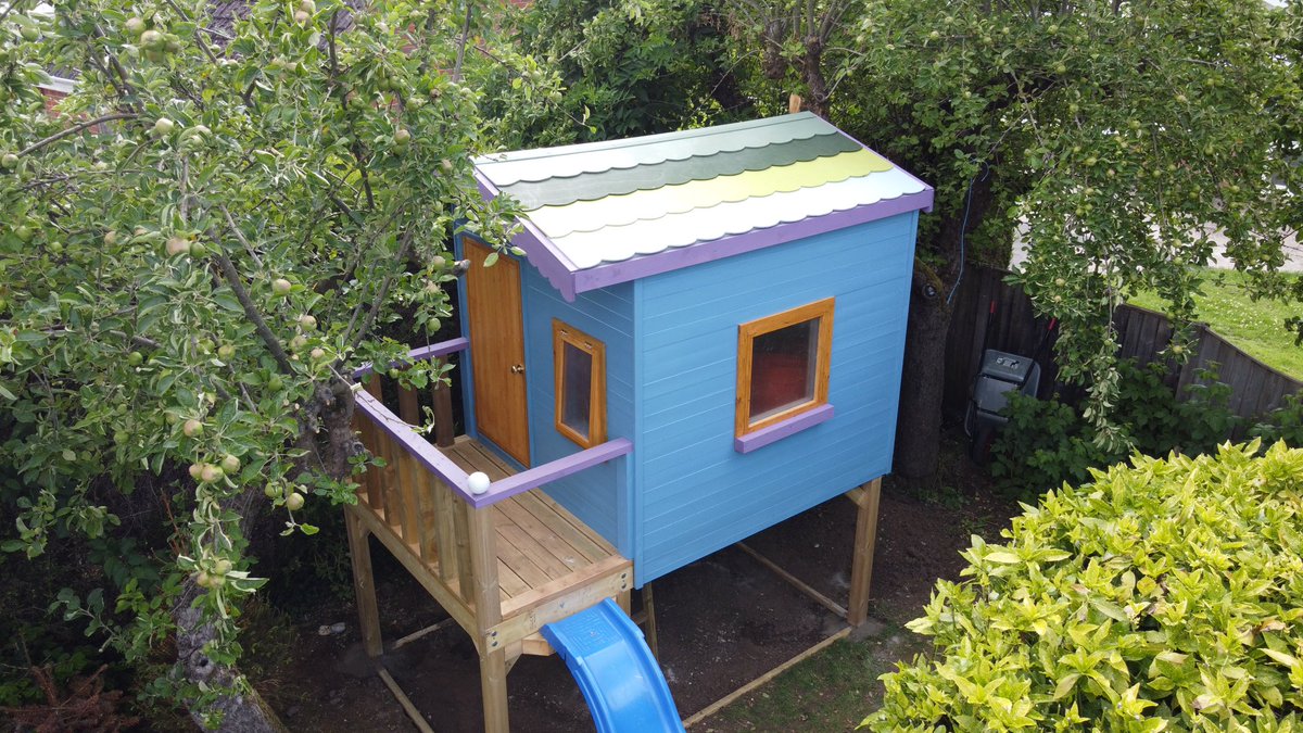 tardisloo's tweet photo. @unclewilco And next door to me a full-size @Lottie_dolls Treehouse! @LottieTreehouse https://t.co/RMDUG8OHUC