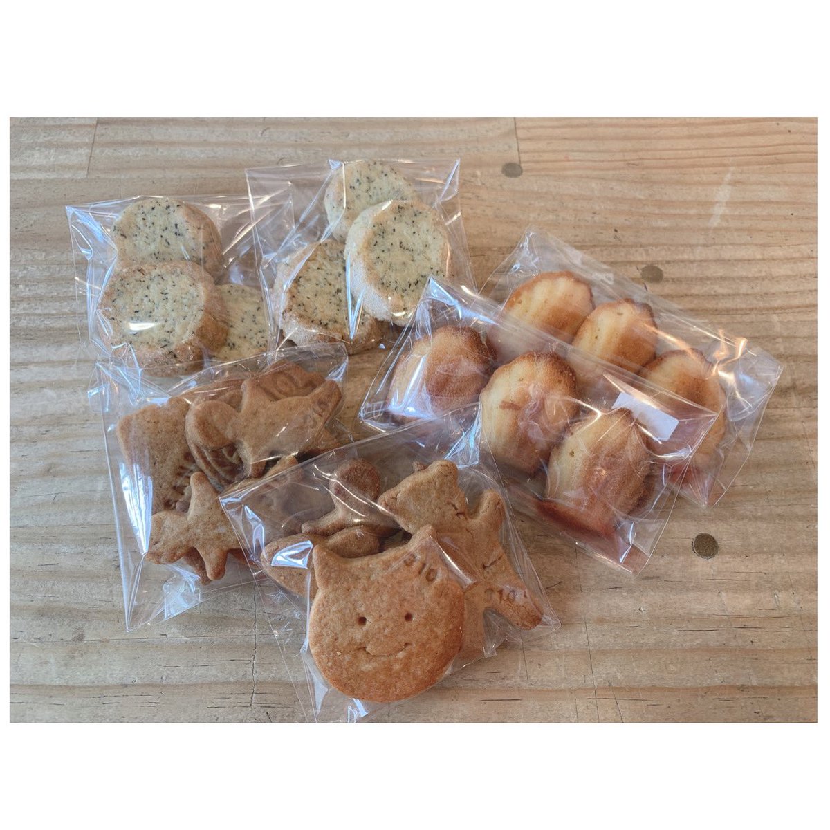 三叉灯 V Twitter 大人気 Miekoさんの焼き菓子 ひとくちマドレーヌが仲間入りしました 可愛くって 食べやすくってそして美味しいのです 是非ご賞味下さいませ キャラメルクッキー5コ入り230円 ミルクティークッキー3コ入り150円 ひとくちマドレーヌ3コ入り150 三叉灯 V Twitter 大人気 Miekoさんの焼き菓子 ひとくちマドレーヌが仲間入りしました 可愛くって 食べやすくってそして美味しいのです 是非ご賞味下さいませ キャラメルクッキー5コ入り230円 ミルクティークッキー3コ入り150円 ひとくちマドレーヌ3コ入り150