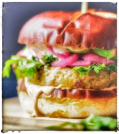 LookoutBest's tweet photo. #HappyFriendshipDay #IndiaForSushant #IndiaScreamsCBI4SSR #BoycottBollywoodFilms #FriendshipDay #FriendshipDay2020 #lookout_best #Bollywooddarksecrets  #foodie #sundayvibes 
Try this Delicious😋 Burger🍔 as a #FriendshipDaySpecial 
Here is the Recipe👇🏻| https://t.co/n32r0NgbsN https://t.co/jwLZZybBjo