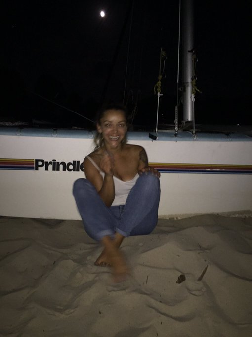 About last night https://t.co/7g6vaZjjBx<a href="/tag/cafeplease"class="tags"><span>#cafeplease</span></a><a href="/tag/jefinisamidichouette"class="tags"><span>#jefinisamidichouette</span></a>