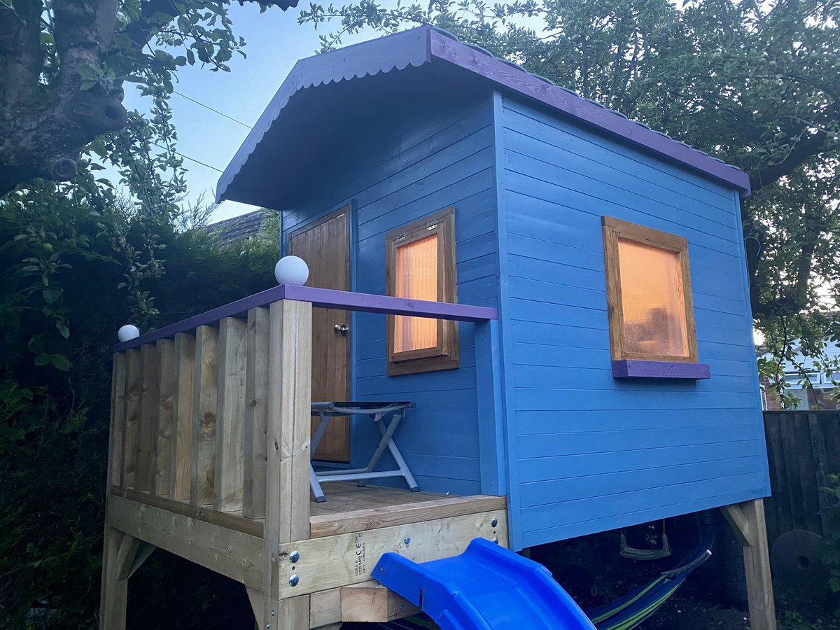 jasonkneen's tweet photo. Hopefully double glazed window panels going in the @LottieTreehouse today. 

Should be nice and cozy for  sleepovers. https://t.co/DJx2QcOboN