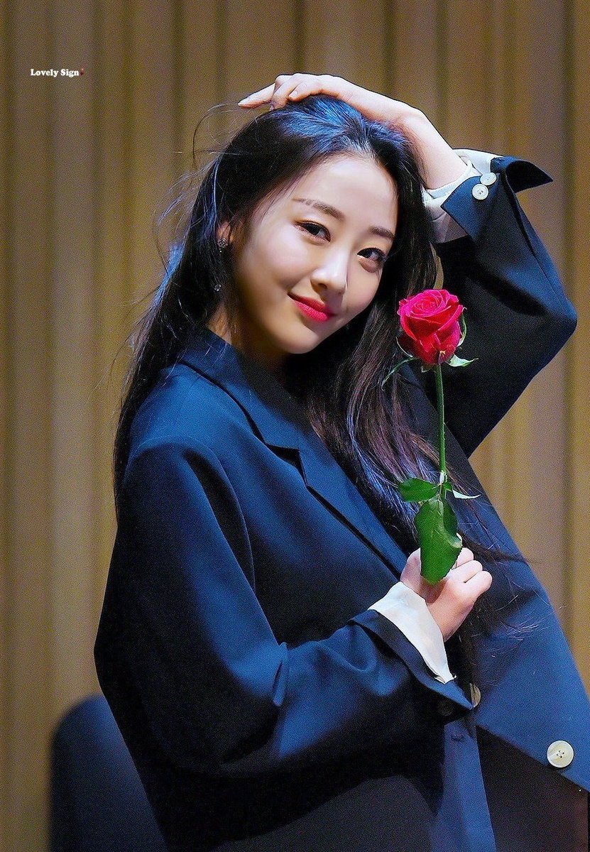 YVESVISION's tweet photo. how do we feel about yves with an eyebrow slit https://t.co/Ub4LuAkpKl