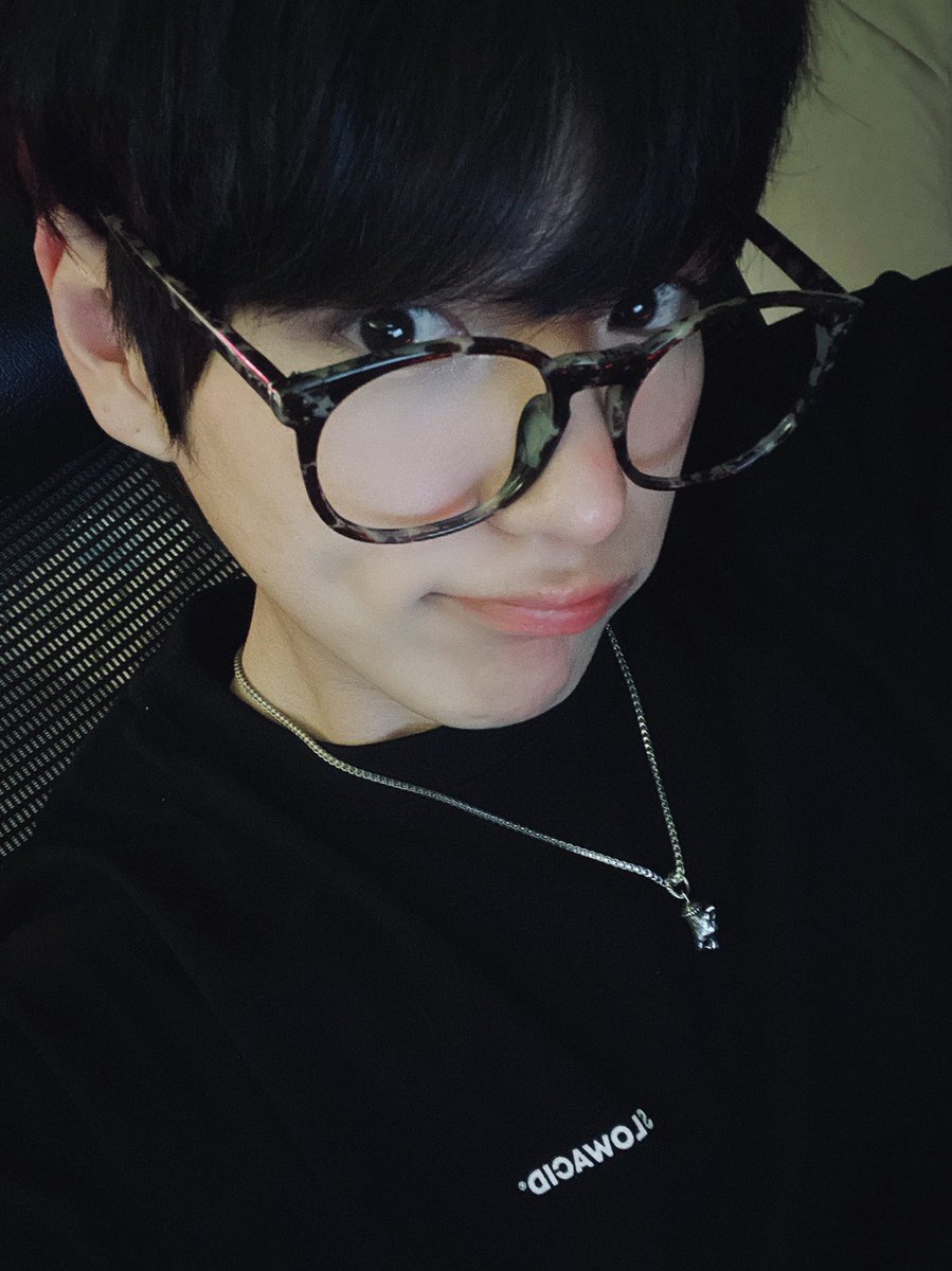 NewWorld_VICTON's tweet photo. [#찬]
😎🖤-@ https://t.co/DECNyeG9YR