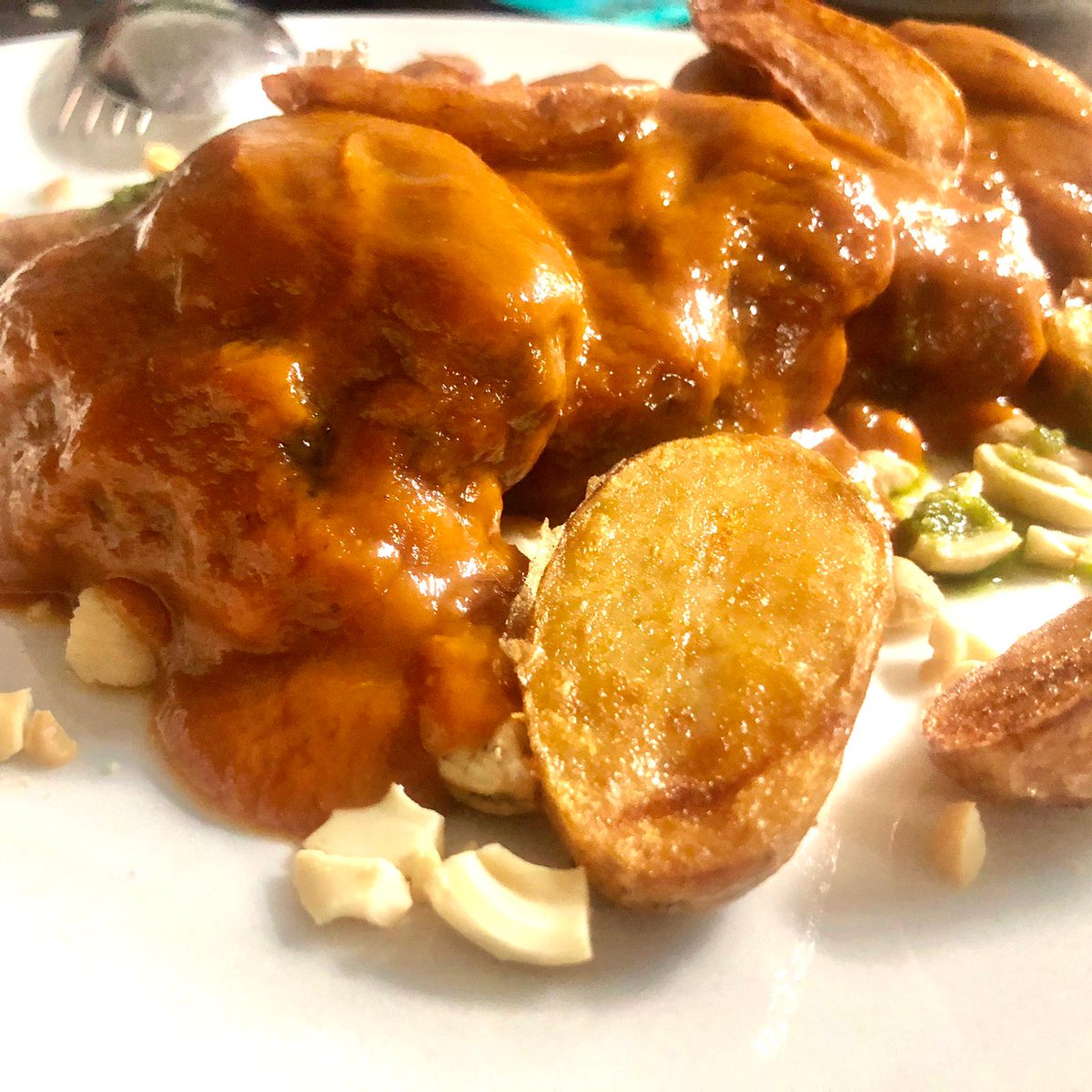 BellotoTaberna's tweet photo. Abrimos en un rato...
Qué te parecen unas carrilleras con anacardos y patatas para comer⁉️
#AbriendoBoca
#SaborBelloto
#Caraquiz
#Veranea https://t.co/6y7WfguC42