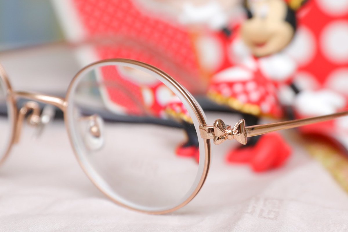 陽花 ディズニーランドめっちゃ楽しい 皆の者 天才ミニーマウス眼鏡よ 専用の眼鏡拭きとケースがついてきますわ Zoffにお走り遊ばせ 眼鏡購入お嬢様