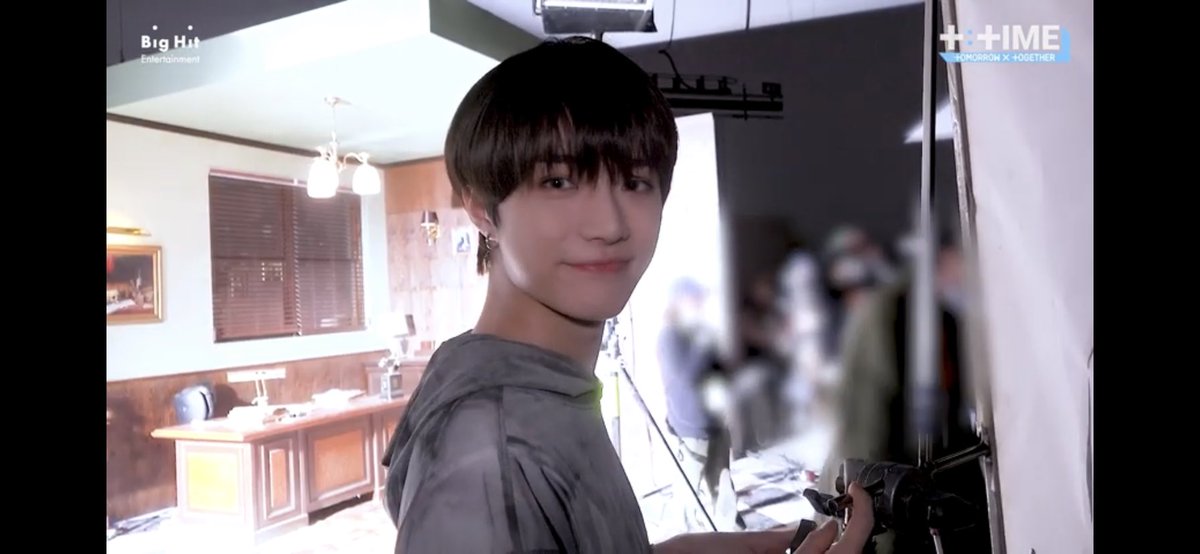jxunipr's tweet photo. I WANNA SQUISH HIS CHEEKS URGHAHSHAGAV https://t.co/UbSOa0vDDy