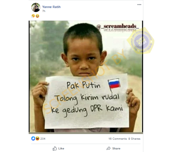 TurnBackHoax's tweet photo. [SALAH] Tulisan Bocah “Pak Putin Tolong Kirim Rudal Ke Gedung DPR Kami”

SUNTINGAN, tulisan di foto asli: “Pak Presiden Kalau Tak Bisa Matikan ASAP, Kirimkan Kami Uang Untuk Ke Dokter #SaveRiau”.

Selengkapnya di https://t.co/zYregx5bCV #LawanHoax https://t.co/22mg21Yrjj
