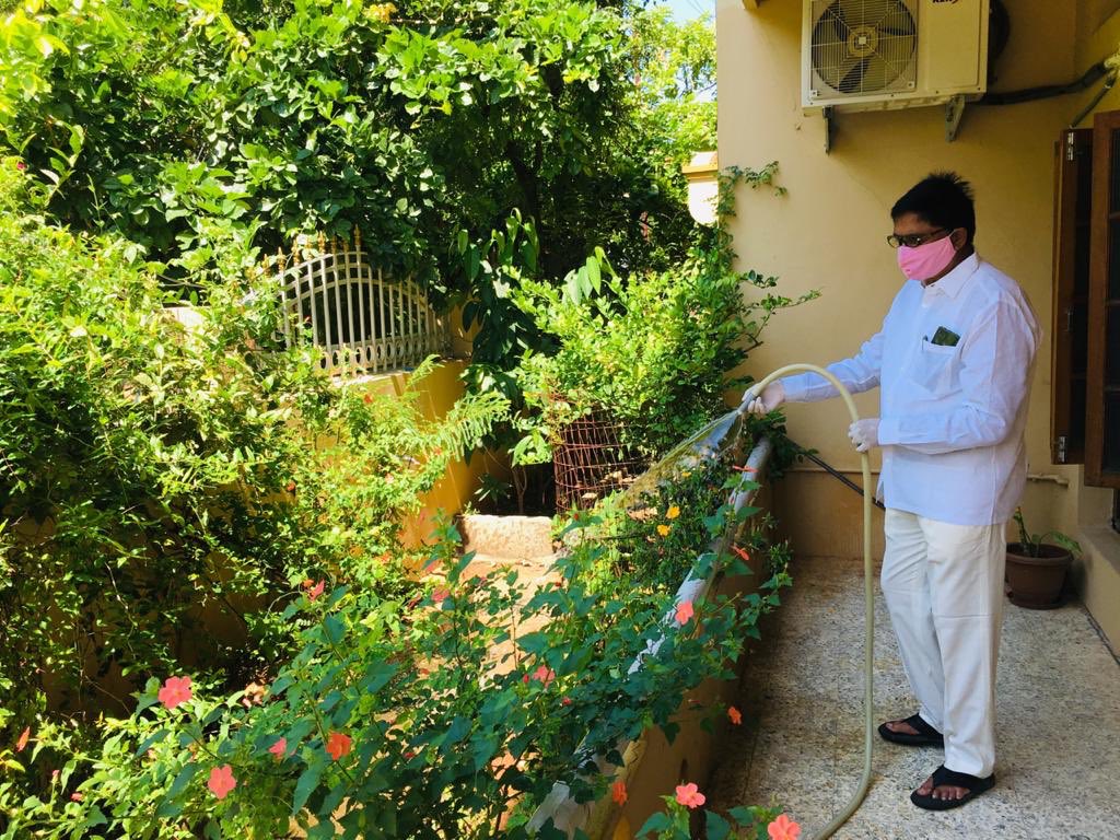 MarriYadava's tweet photo. Today (02-08-20)Continued the cleanliness drive at my residence,as per the call given by our Hon’ble Minister @KTRTRS Garu to eradicate the spread of seasonal diseases.@trspartyonline @MPsantoshtrs #10minsat10am #keepcleanstayhealthy https://t.co/eGDzFIr7i8