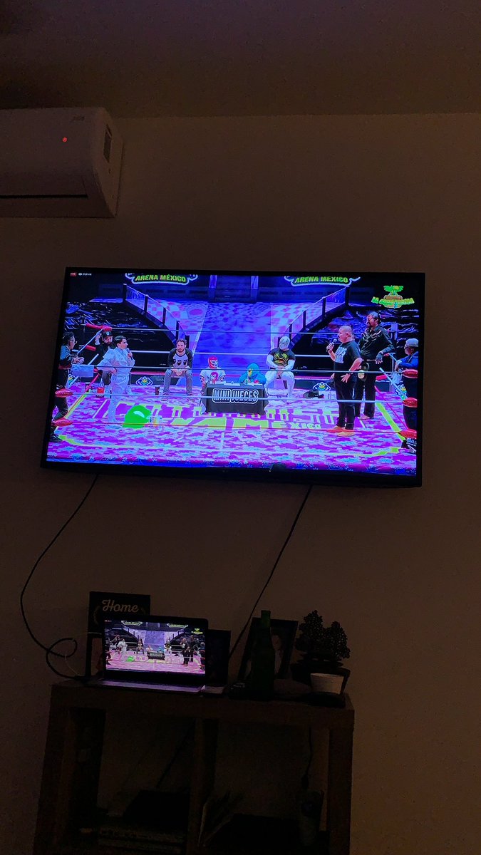 MizaelRouch's tweet photo. No hay nada más pinche inclusivo en este mundo que este live  #LaCotorrisaEnLaArenaMexico @slobotzky_ @ricardomedijo @lacotorrisa @Gerryrod_ https://t.co/mGcwKUnKhS
