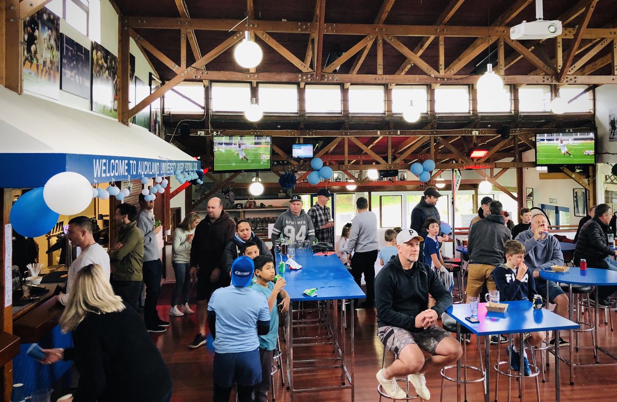 The Blues bus roles on | @SuperRugbyNZ how good is it to see the local rugby clubs open their doors on a Sunday afternoon and people come together! @BluesRugbyTeam @skysportnz #HIGvBLU