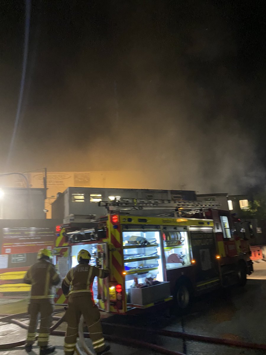 CFO_WMFS's tweet photo. Spent most of the night at a recycling plant alight in #Neasdon. Hard work with so much smoke sitting in the high bay warehouse. Use of the on site plant really helped. https://t.co/6GmVHZtYME