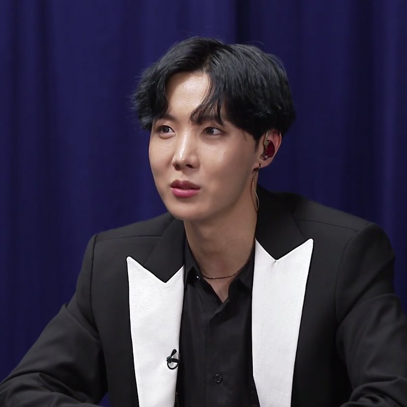 Hopeworld29's tweet photo. Let’s just discuss how amazing he looks 🤩 #MTVHotttest BTS @BTS_twt https://t.co/WNm3NrHwYV