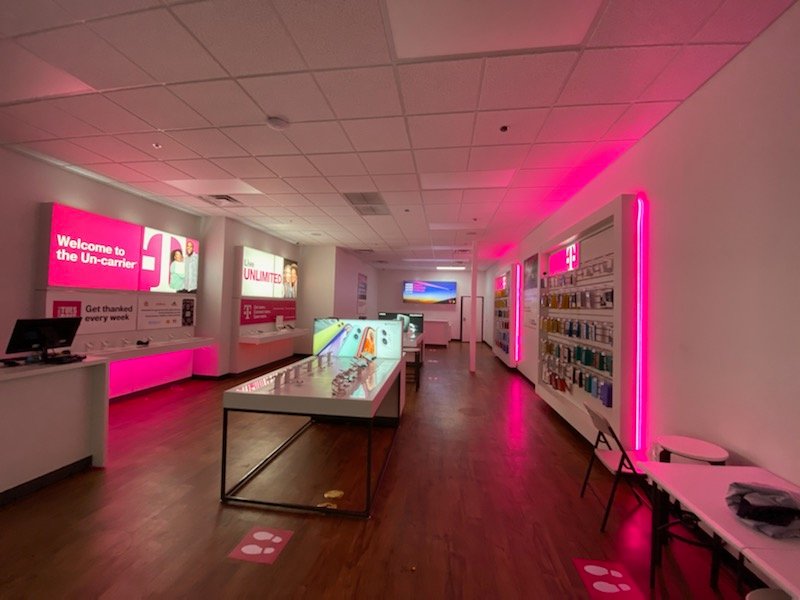 eddie_benitezjr's tweet photo. Chandler #CSNation is all set to be part of #WeAreTMobile . Ty @AAguilar2531 for the help! 
@jcbrandenburger @scotthou1 @JoelSantiago787 @JonFreier @Shawn_CS1 https://t.co/yHPPLdc22t