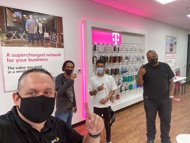 eddie_benitezjr's tweet photo. Chandler #CSNation is all set to be part of #WeAreTMobile . Ty @AAguilar2531 for the help! 
@jcbrandenburger @scotthou1 @JoelSantiago787 @JonFreier @Shawn_CS1 https://t.co/yHPPLdc22t