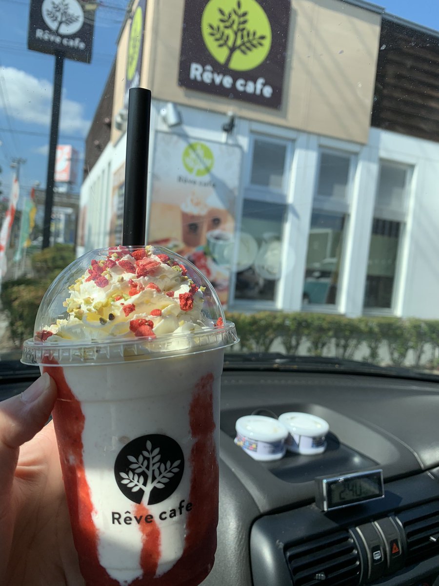 elizabeth31k's tweet photo. Reve cafeでフルラート😆。
あまりの暑さに用事はないけど買いにきました。美味しい！😆
#Revecafe #北見市　#フルラート https://t.co/dxnaH0rry0