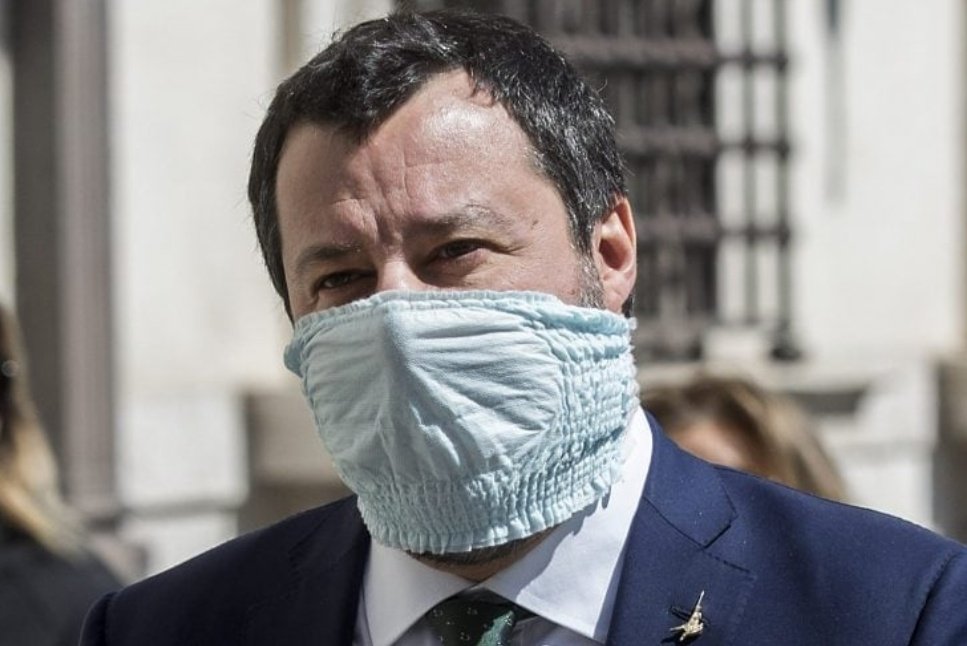 LaPrimaManina's tweet photo. Il flop delle #mascherine "pannolino" volute dalla Regione #Lombardia: il 90 per cento è rimasto negli scatoloni
La Procura indaga sulla fornitura dell'azienda #Fippi sulla base di un esposto presentato dal sindacato Adl Cobas. Spesi 8 milioni di euro per 18 milioni di pezzi. https://t.co/eh2QYimXWs