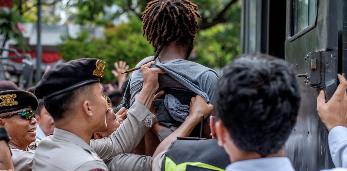 FreeWestPapua's tweet photo. Peaceful protests in West Papua are met with state violence, mass arrests and lengthy detentions. Hundreds of West Papuans languish in Indonesian prisons for the 'crime' of attending peaceful demonstrations calling for independence. https://t.co/g4TXNCRhlv