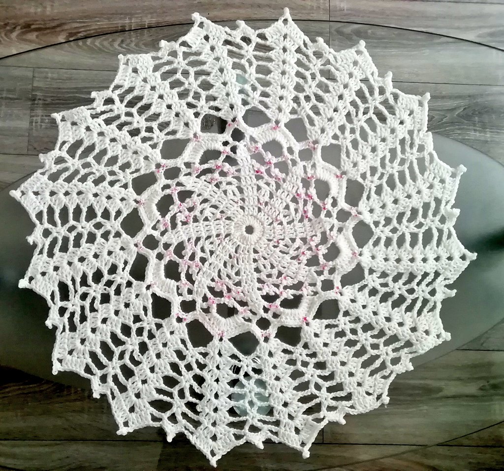 KCrochete's tweet image. Doily decorated with pink beads 🌺✨
#crochetgift #crochetaddiction #crochetlove #crochetbeginners #crocheteveryday #crochetstyle #crocheting #crochetdoily #crochetbeads #crochet