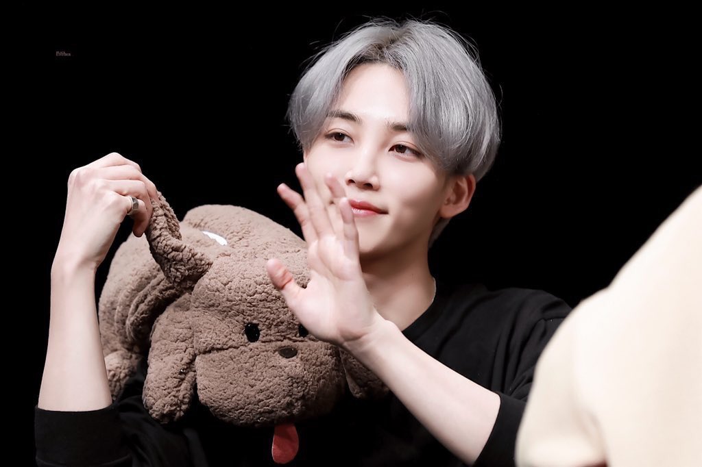 jeonghandiary's tweet photo. since we’re on the topic of real-life anime boys https://t.co/wW0t14J7jr