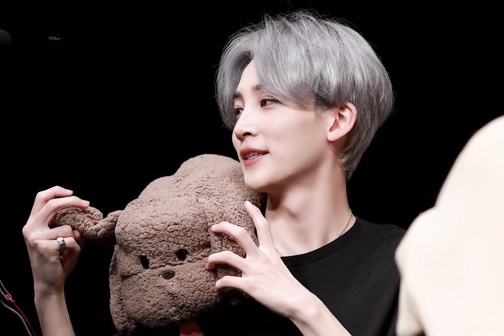 jeonghandiary's tweet photo. since we’re on the topic of real-life anime boys https://t.co/wW0t14J7jr