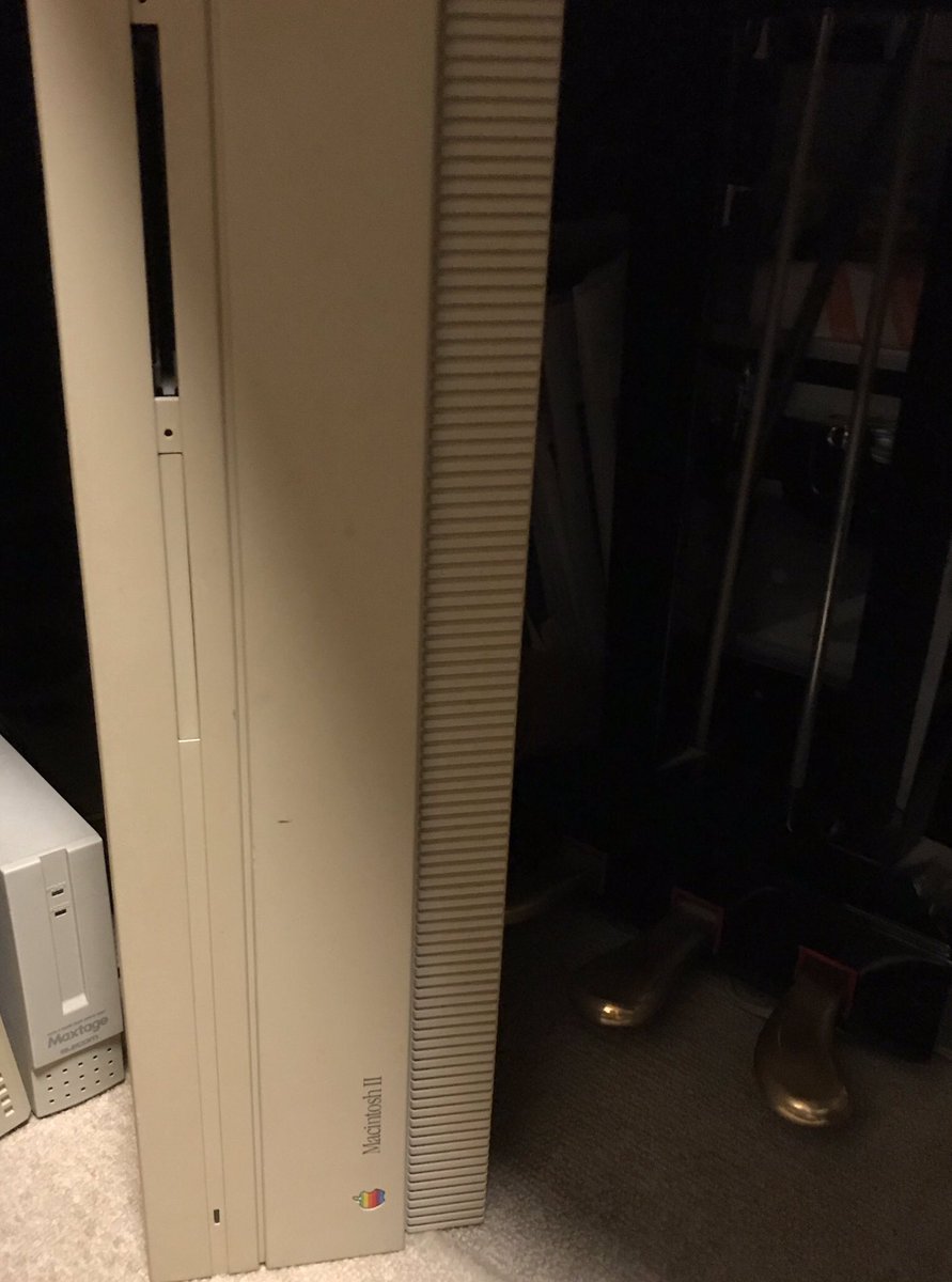 jazzkumapf's tweet photo. いい加減捨てるべきなのか
(´-﹏-`;)
でもなー
#MacintoshII
#Apple https://t.co/XL6TvccbUB