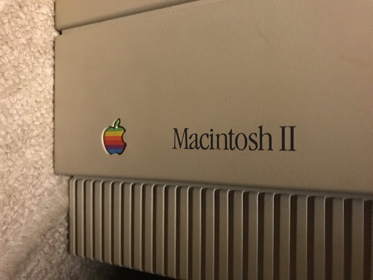 jazzkumapf's tweet photo. いい加減捨てるべきなのか
(´-﹏-`;)
でもなー
#MacintoshII
#Apple https://t.co/XL6TvccbUB