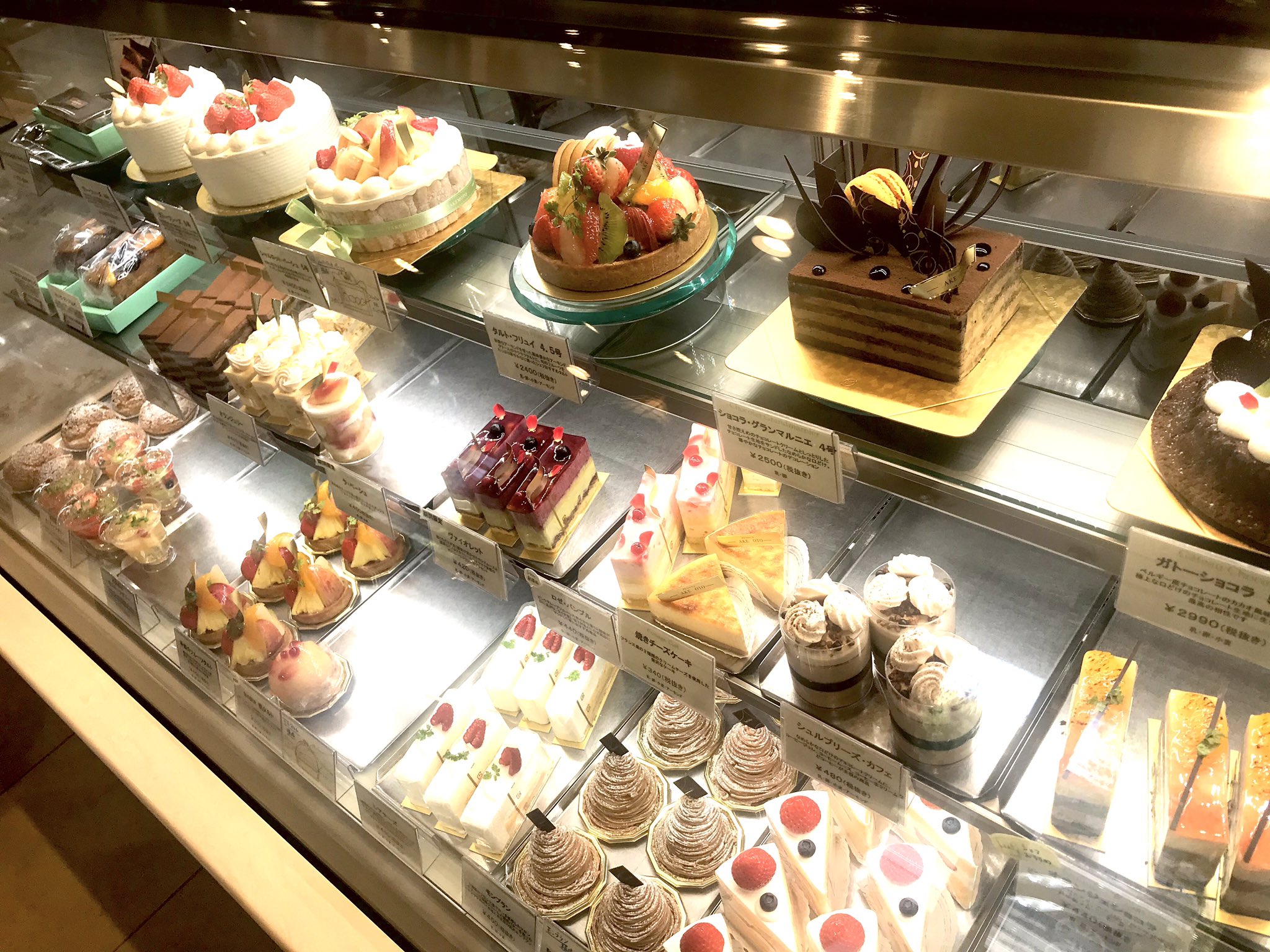 横田龍堂 またまた美味しいケーキ屋さんへ どれも美味しい 選ぶのに苦労します さいたま市は ケーキ消費量が第1位 パティスリータケモト 所 在 地 埼玉県さいたま市緑区東浦和2 72 1 埼玉県 ケーキ屋 スイーツ男子 パティスリー 甘党