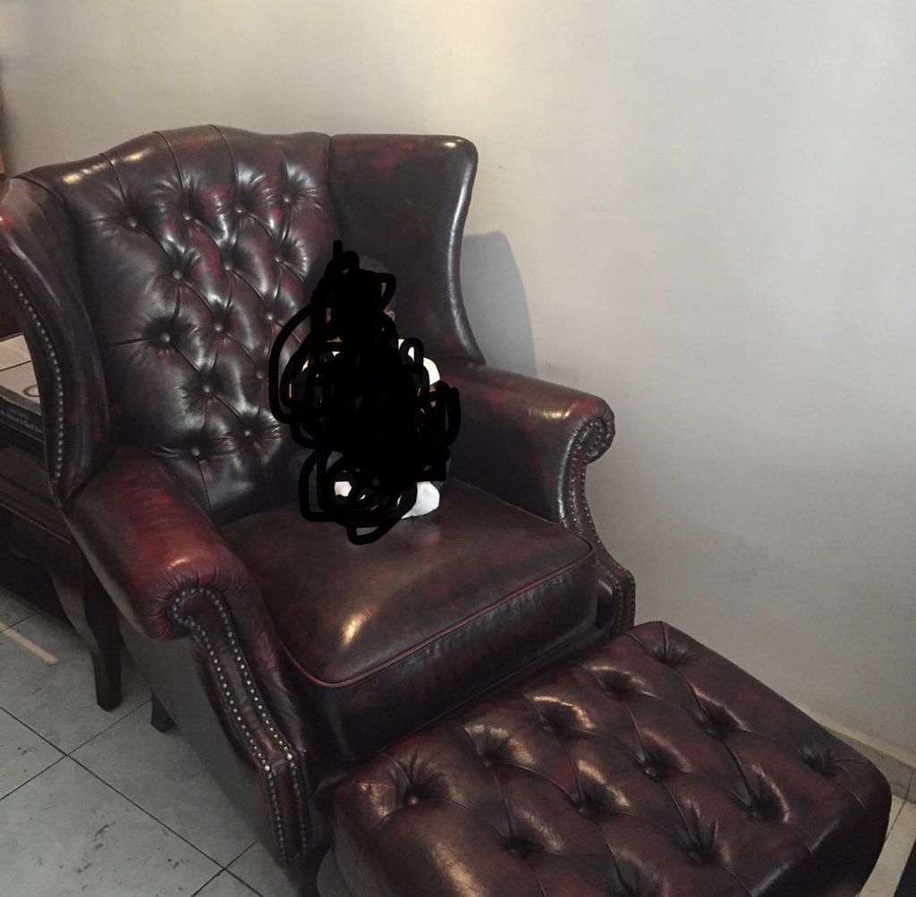 Hassan_Rilwan's tweet photo. Thursday July 30 at 6:25am, around Mabushi towards Lifecamp, my sofa fell off a moving van. When the driver noticed and drove back, he was told a Good Samaritan in an SUV took it. Kindly contact +234 803 541 5548 if you av any info. Pls retweet until it gets to the Good Samaritan https://t.co/CBpwAqiMsq