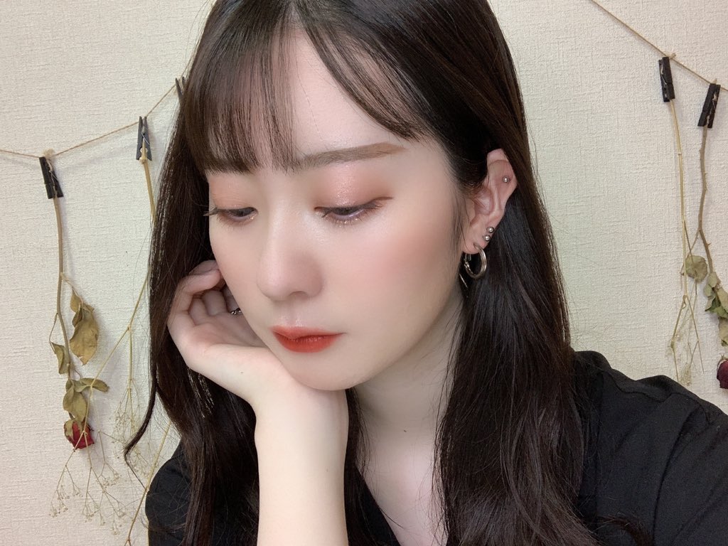 りこ氏 黒髪にしてから初めてオレンジメイクした アイシャドウがbidolの秘密のオレンジ チークがセザンヌの18番 リップがリカフロッシュのオランジェット T Co Wlj5d2ooaw Twitter