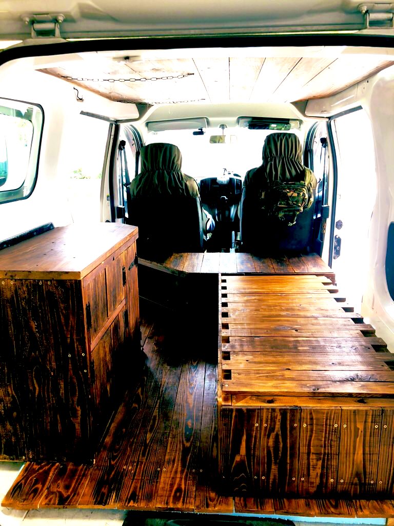 Bigbang61202's tweet photo. ソファーベッド完成✨
#vanlife  #バンライフ　#carstay  #trip https://t.co/0qpOyi9a4h