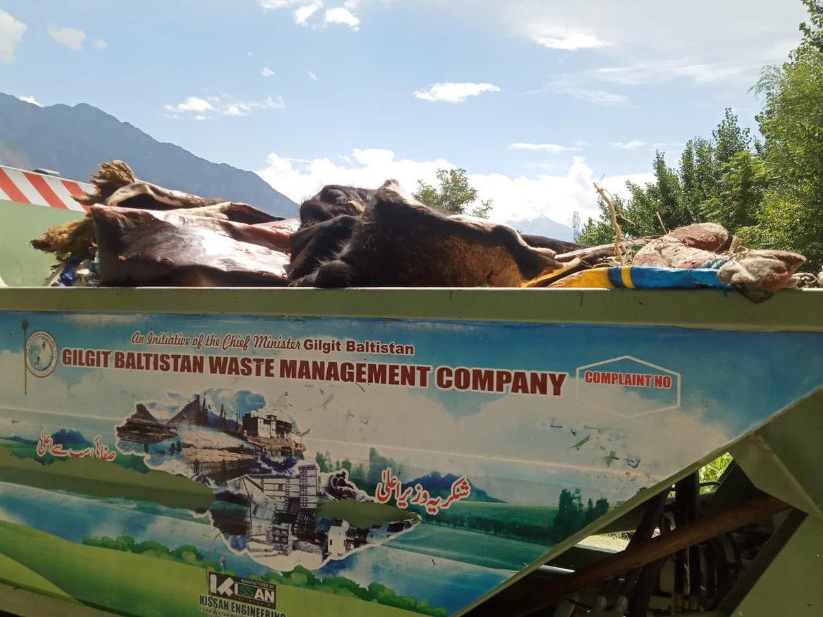 AJuglote's tweet image. On this Eid Ul Azha Clean and safe disposal of the animal’s remains is the mission of #TeamGilgit 
On 2nd day of Eid, GBSWMC Juglote unit is working at their best with limited resources. To ensure cleanliness in Subdivision Juglote.

Gilgit Admin is working for people
@DCGILGIT