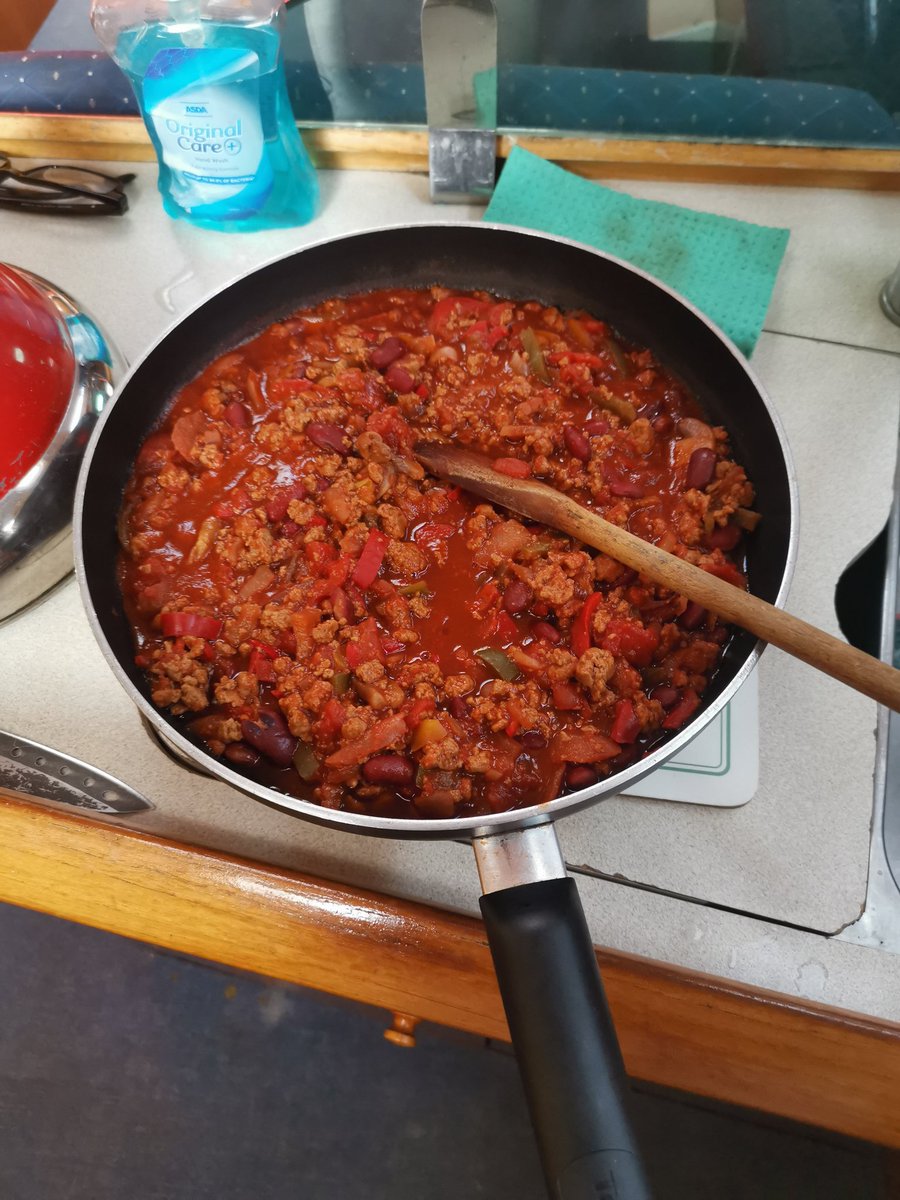 Dinner on board at anchor last night.. Yum #hamiltonsailing #yachts #picoftheday #northsea #AnchorUp#sailing #ipswich