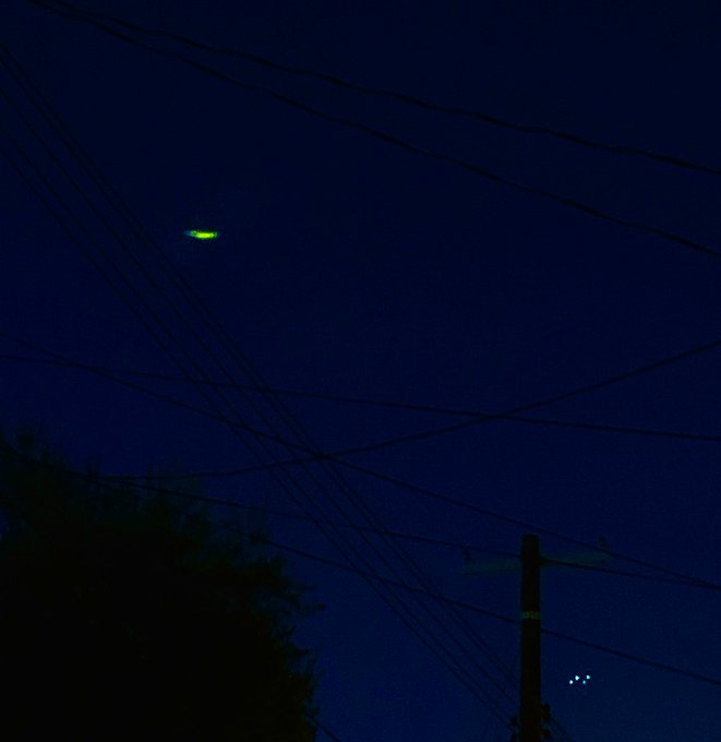 UPDATE: FROM THE👽T.C🛸(X-FILES)🛸  TONIGHT:😎I just randomly captured these✌️2🛸UFO&rsquo;s🛸🤣FLYING next to my🏡house<a href="/tag/teamcyrusxxx"class="tags"><span>#teamcyrusxxx</span></a>