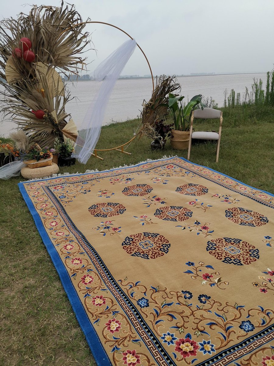 yilongrug's tweet image. Take new handmade carpet photos by the Yellow River.