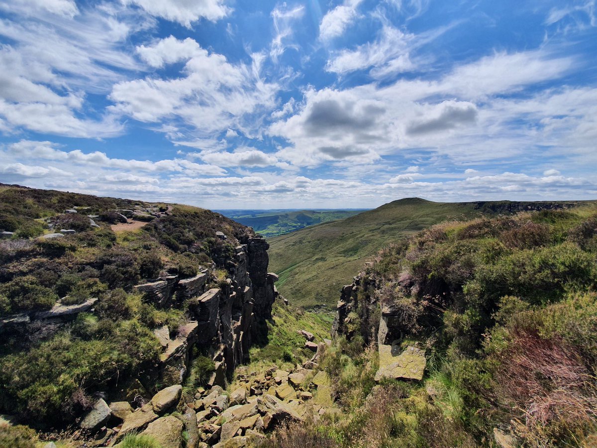 vixster1968's tweet photo. A few pics of our hike from Castleton to Kinder via Hollins Cross and Grindsbrook Clough, then back via Lose Hill - one of our favourite walks in the #peakdistrict #pdnp https://t.co/8cpMwpbNDC