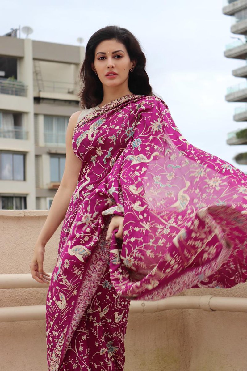 BOIncome's tweet photo. We are in love with #AmyraDastur’s gorgeous #sareesunday vibe!!
.
.
@AmyraDastur93 #bollywood #actress #BOI https://t.co/v31AVcUw27