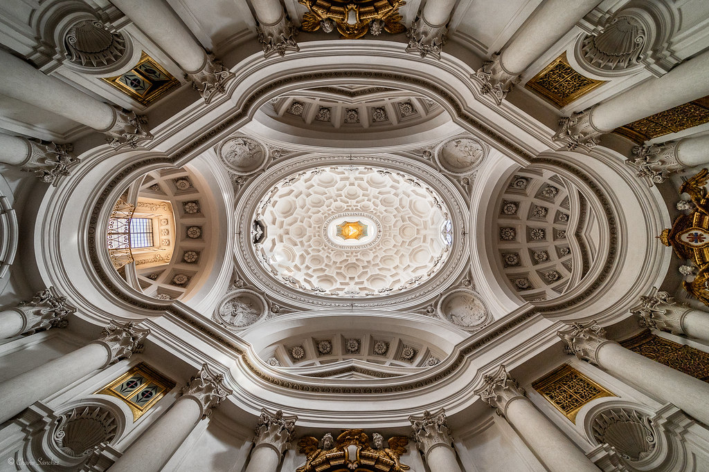 Borrominesca's tweet photo. Hoy, pero en 1667, moría Borromini: decidió suicidarse con una espada. Antes de hacerlo, destrozó todos sus proyectos y diseños para que nadie los robase y se los apropiase. 

El símbolo de la arquitectura barroca. https://t.co/KWEYqEyBa8