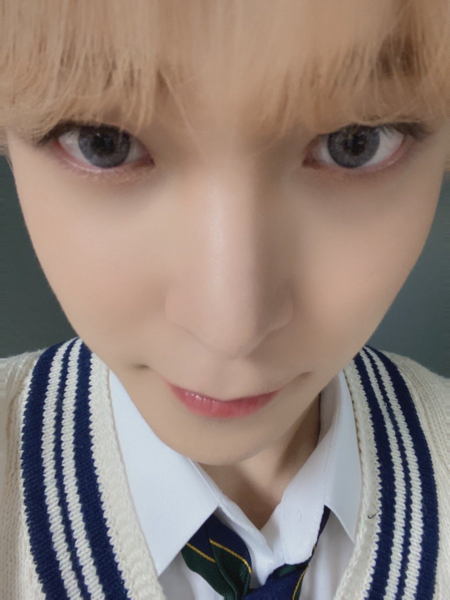ATEEZofficial's tweet photo. [#윤호] 티즈 학교 티니반 윤호 출석합니다💕😘
#ATEEZ #에이티즈 https://t.co/BFpSKoa4Ng