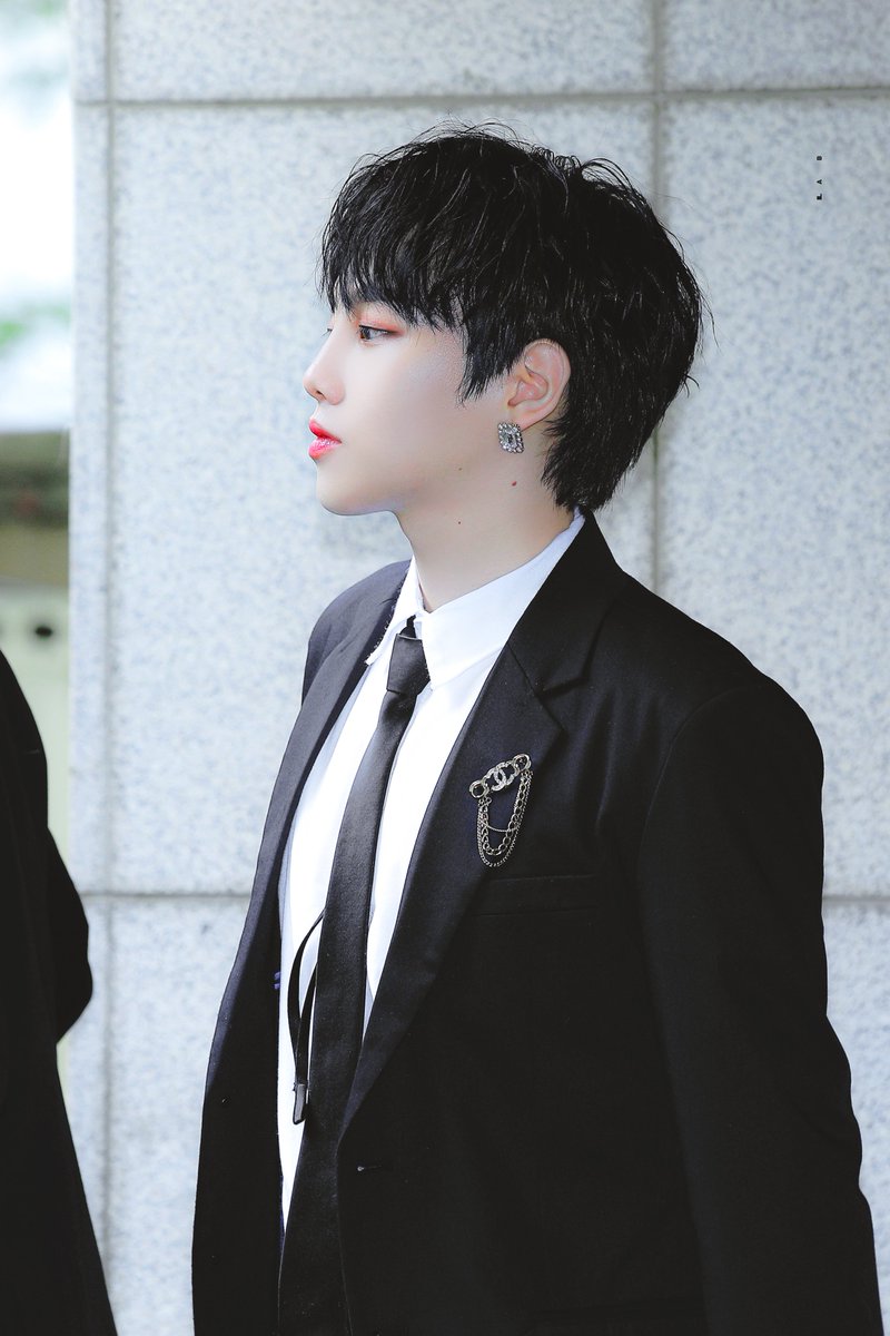 KHSLAB's tweet photo. ✟

#김현수 #김현스윗 #디원스 #D1CE https://t.co/a9VpPmDRNN
