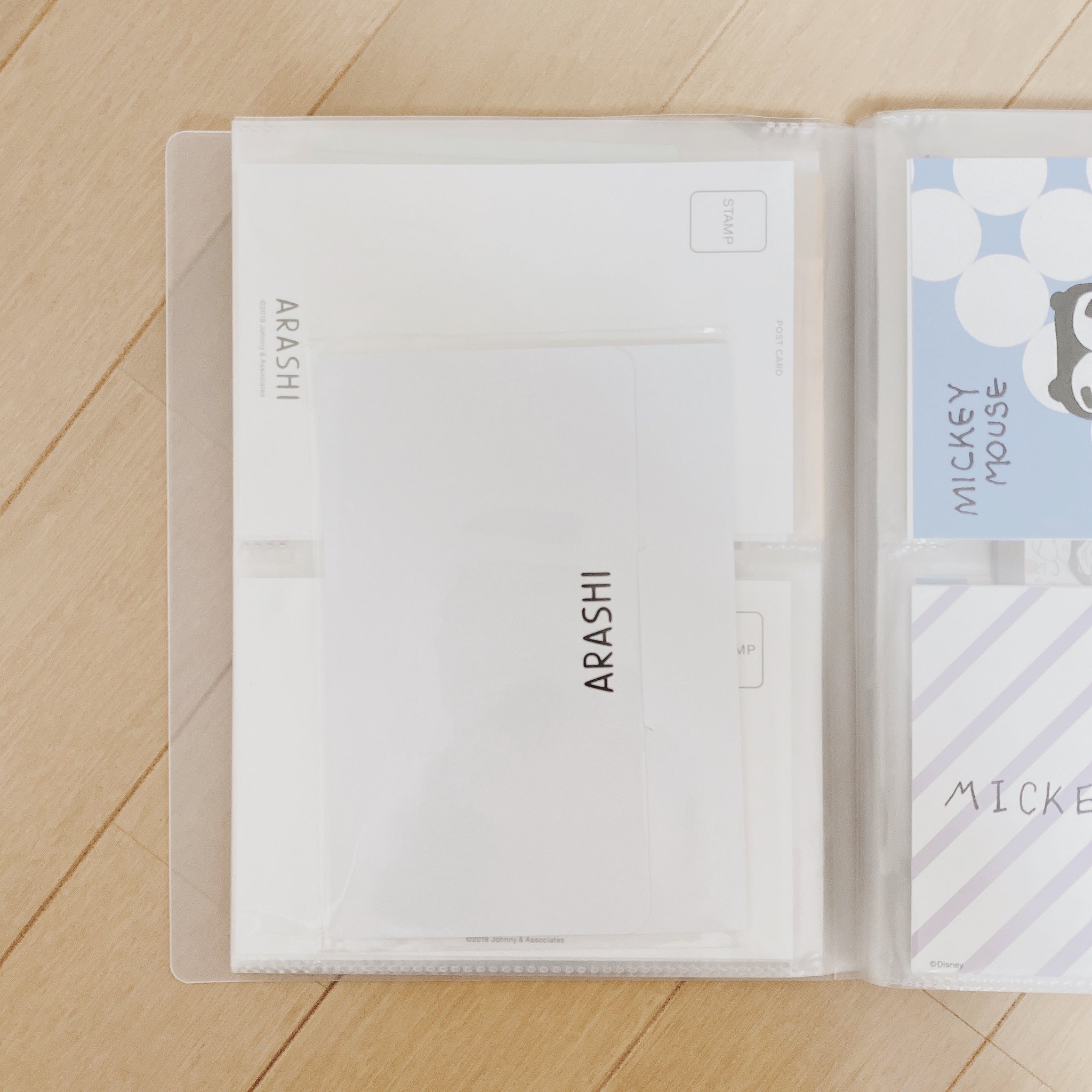 𝚏 𝚞 𝚠 𝚊 𝚛 𝚒 展覧会のポストカード 年賀状などの収納にオススメなのが無印良品のハガキホルダー 264ポケットなのでめっちゃいっぱい収納できるし 中心に仕切りがないのでポストカードより大きいサイズのもの 会報とか ワクワクの学生証とか公演