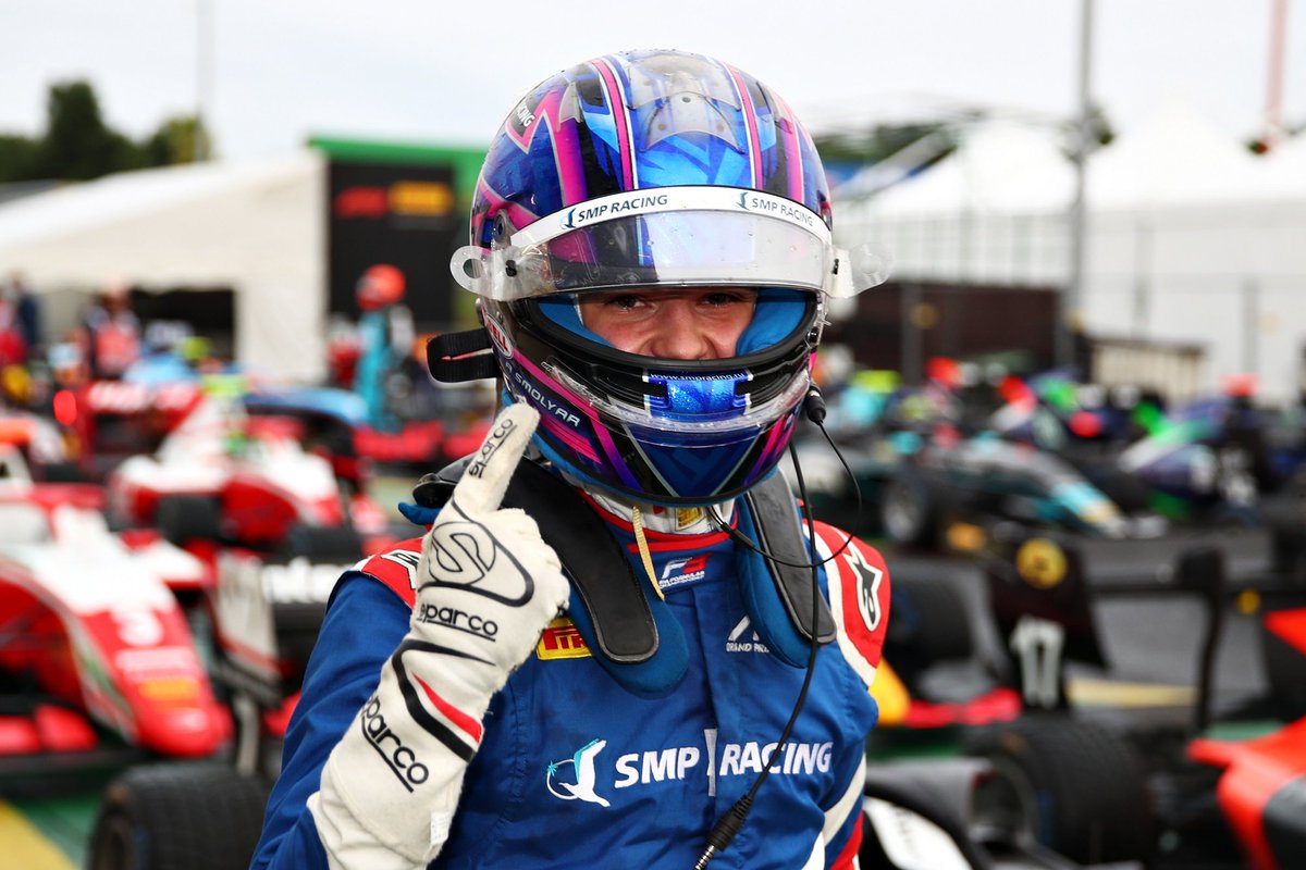 vitasportivait's tweet photo. 🏎 #F3 | #BritishGP 🇬🇧

Alexander #Smolyar 🇷🇺 vince gara-2 a Silverstone!

Partito dalla pole position il pilota del Team ART ha difeso saldamente la prima posizione dagli attacchi di David #Beckmann 🇩🇪.

Completa il podio Clement #Novalak 🇬🇧. Ritirato Oscar #Piastri 🇦🇺. https://t.co/oxXfjSAbsG
