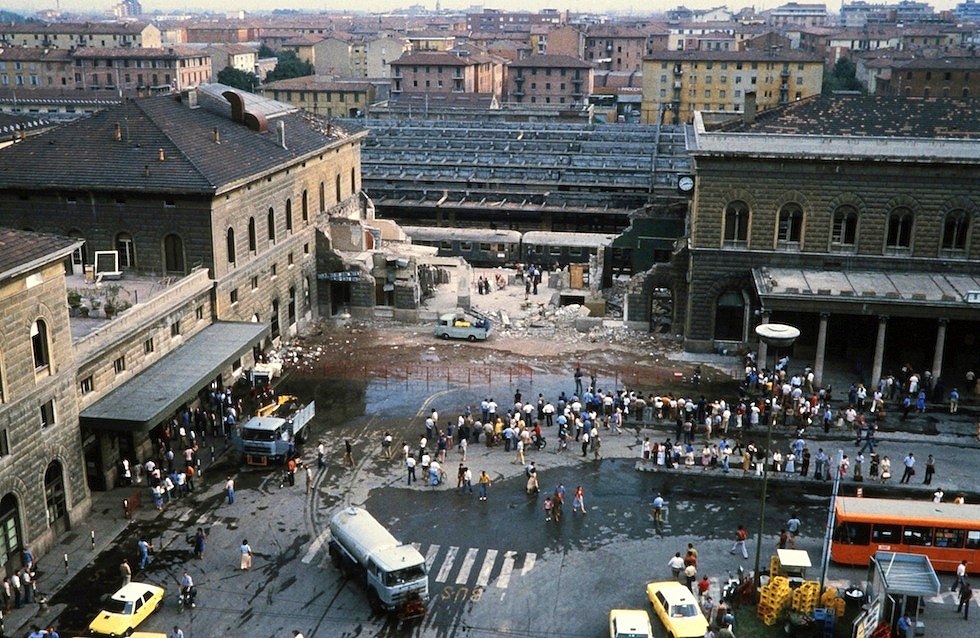 MICHELESIMONEit's tweet photo. Il #2agosto 1980 una bomba del terrorismo neofascista esplode alla stazione di #Bologna e fa 85 vittime e oltre 200 feriti.

Oggi, dopo 40 anni, abbiamo ancora bisogno di Verità e Giustizia, di Memoria e di conoscenza della Storia, per non dimenticare mai! https://t.co/ct1zZFTt0j