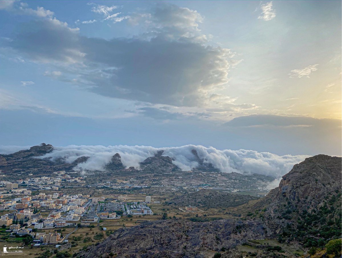 صور 🔴
.

.
في صور رائعة وجميلة ..

جبال تنومة جنوب السعوديّة تلتحف بالغيوم في مشاهد من النادر رؤيتها.
.

.
تصوير : سعد آل مداوي 
.