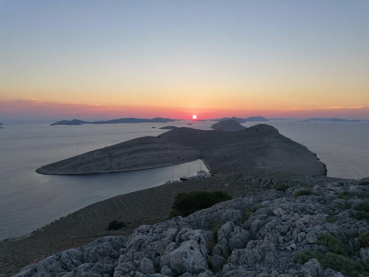 RentKrk's tweet photo. Peace and a wonderful view :)
#rentaboatphoenix #phoenix #islandkrk #inselkrk #croatia #visitkrk #visitcroatia #urlaub #vacation #summer #sunset #view #stunning #charming #rentaboatcroatia https://t.co/DyiIKY2Dvr