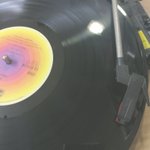 スマホ世代は、レコードが回って音が出るということがイメージできないらしい？!