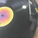 スマホ世代は、レコードが回って音が出るということがイメージできないらしい？!