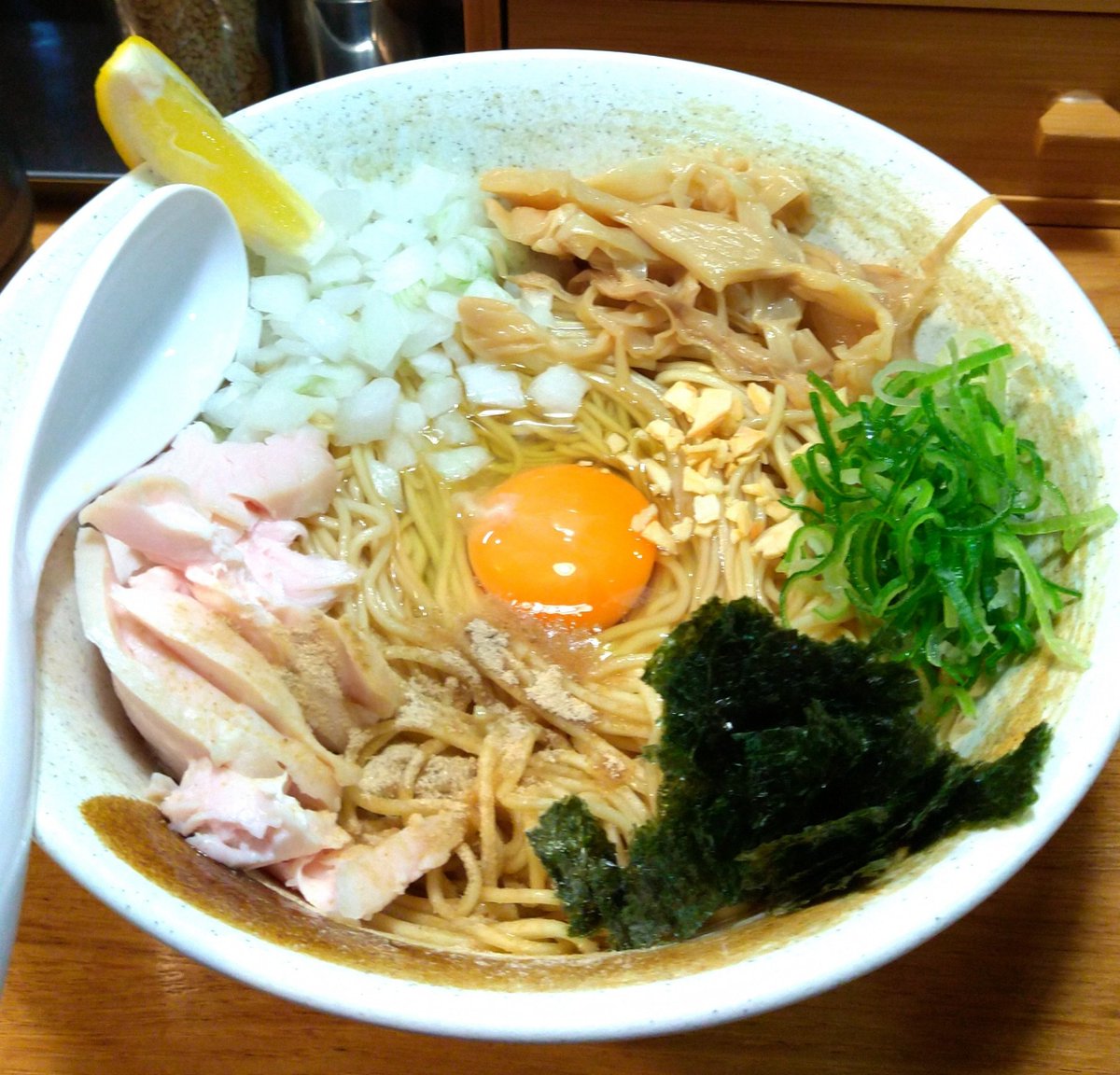 音羽 麺匠ようすけ 鶏煮亭 川崎 その 本家パーク再開を祝って 週1 2回 地元の夢の国にインパしてました 笑 6 26 29 エビ油の油ソバ 7 1 冷やし鶏白湯ラーメン Dﾌﾚを添えて 従姉妹と一緒だと とおつまみやご飯も 笑 すべて美味しい ﾟdﾟ ｳﾏｰ