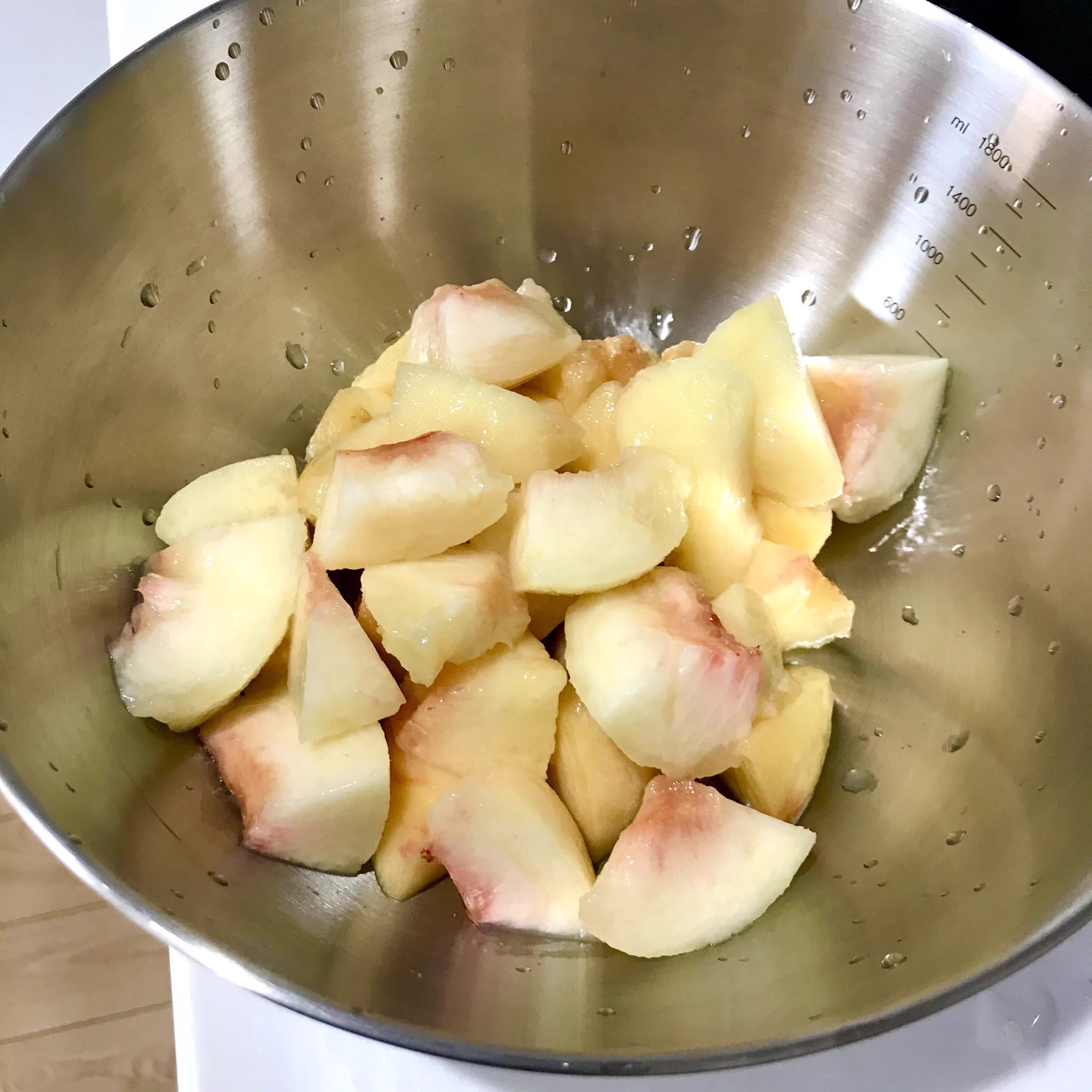 傷んでしまっていた桃は？レモン汁をかけて冷凍するといいらしい！