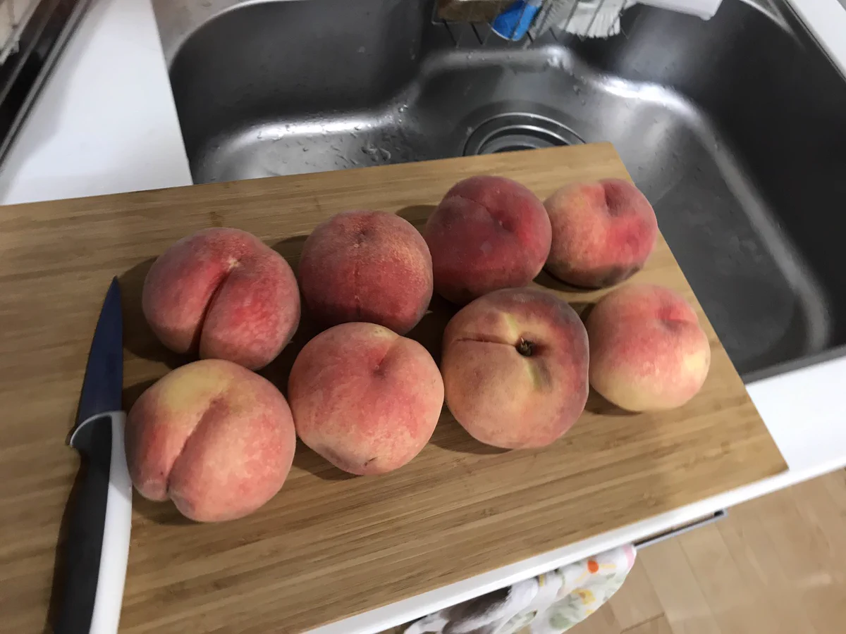 傷んでしまっていた桃は？レモン汁をかけて冷凍するといいらしい！