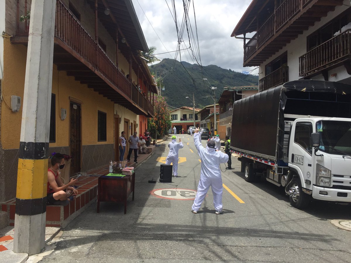 NelsonPrezBote2's tweet photo. En Palmitas disfrutamos del recreobingo, gracias al INDER Medellín y su estrategia recreando nuestros barrios y Corregimientos, que Alegría tenerlos en nuestro territorio. Gracias” @DianaToroZ @erickcogo https://t.co/Qg6LBSOwRJ